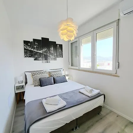 New! Top Apartment, Split View From Above Exterior photo