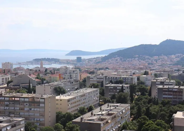 New! Top Apartment, Split View From Above